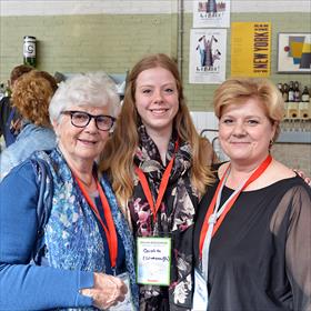 Oma, kleindochter, moeder: Petra Beerthuizen, Carolien en Ellen Nijman (Bruna Winterswijk).