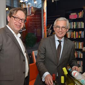 Wat mag ik inschenken? Marijn de Koeijer, Reinoud Douwes (boekhandel Douwes).