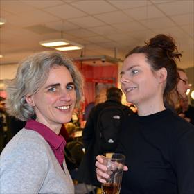 Dorien van der Poll (winkelmanager AB Roetersstraat), Maartje Kroonen (boekverkoper literatuur, AB Spui).