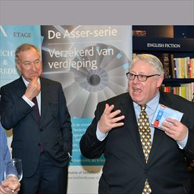 Maar het feestje is beneden. Rob Ludding (Maasdam Broers Fischer Advocaten), Eric Koreman (specialist juridisch/fiscaal, Boekhandel Douwes).