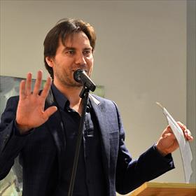 Auke Hulst (romanschrijver, journalist, muzikant): Ere wie ere toekomt: Dank je wel Donald Trump, leugenaar-in-chief.