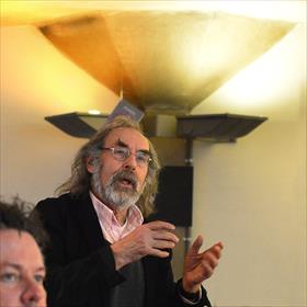 Sprekers aan de tand gevoeld door Ulli Jessurun d'Oliveira (letterkundige). 