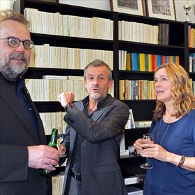 Enno de Witt (schrijver, redacteur Boekblad), Peter Nijssen (uitgever Arbeiderspers), Claudia Moeller.