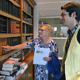Waar wat Oude boeken staan. Hanny van de Steeg, Martijn Stoutjesdijk (onderzoeker, Universiteit Tilburg).