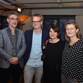 Ronald Rhebergen (Ef & Ef Media), Michiel van der Drift (hoofd marketing en Verkoop Nederland en België), Maroos Hendrickx (accountmanager Nieuw Amsterdam), Annoesjka van Dijk (accountmanager Nieuw Amsterdam).
