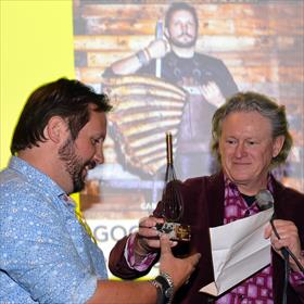 De Gouden Garde Publieksprijs 2017 gaat naar Jord Althuizen voor 'Smokey Goodness 2. The next level BBQ' (Kosmos uitgevers).