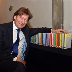 Voor de duidelijkheid: Rob de Wijk wint alle 50 Elementaire Deeltjes. Wel zo goed voor de Strategische Studies.