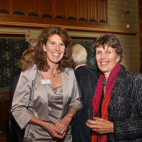 'Zonder onze auteurs zijn wij niets.' Corinne Rodenburg (directeur), Maria Jongsma (auteur van o.a. De Verbetermeter).