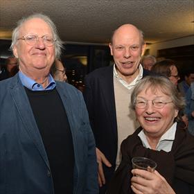 Ernst van de Wetering (kunsthistoricus en Rembrandtkenner) en  partner, Gillis Dorleijn.