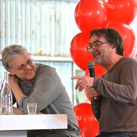 Bertram Mourits (redacteur Atlas Contact) interviewt Bert Wagendorp over zijn boek 'Masser Brock'.