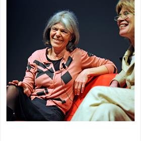 Ze gaat wederom met de muziek mee. Anna Enquist (auteur) geinterviewd door Mieke van der Weij.