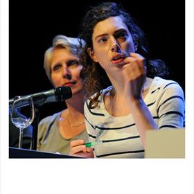 Angélique Wouters (directeur Selexyz), Hanna Bervoets (auteur).