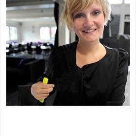 &#39;Wil je een sandwich?&#39; - Marijn de Jong (bestuurslid Elspeet, marketing &amp; publiciteit, Dwarsligger) vang de laatkomers op.