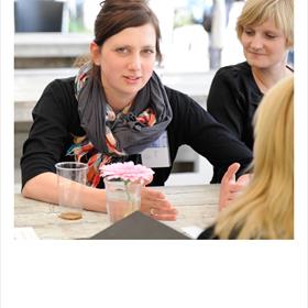 Ilona Snijders (bureauredacteur, uitgeverij Athenaeum, Polak &amp; van Gennep).