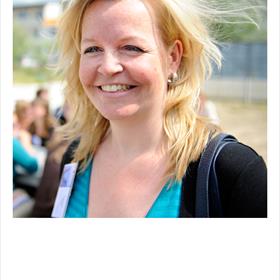 Bijna tijd voor wat schaduw - Suzanne Plug (vertegenwoordiger, Meulenhoff Boekerij).