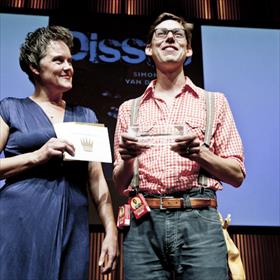 Gerlien van Dalen (directeur Stichting Lezen)&#160;en Gouden Griffel-winnaar Simon van der Geest