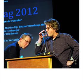JE MOET &#39;roeien met de riemen die je niet hebt&#39;&#160;-&#160;Vertaalduo Robbert-Jan Henkes, Erik Bindervoet