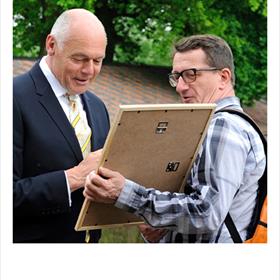 ZELF GEMAAKT&#160;kan niet iedereen zich veroorloven.&#160; Ted van Lieshout (schrijver, beeldend kunstenaar) wél.