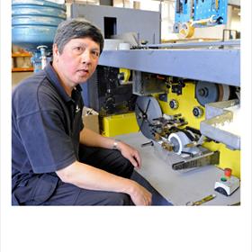Thien Phuong Huynh&#160;bij de lijm.