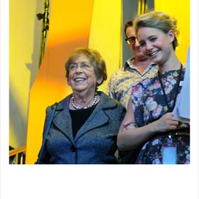 In goede handen.&#160;Jacqueline van Maarsen (auteur en zilveren griffel 2012-winnaar voor &#39;Je beste vriendin Anne&#39;).