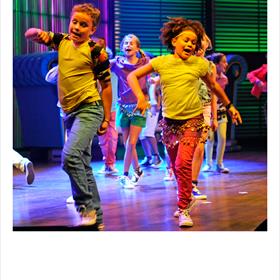 Dat schreeuw om een dansje: Kinderen voor Kinderen zingt &#39;Hallo Wereld&#39;: www.youtube.com/watch?v=sL5Mz-H7_w8