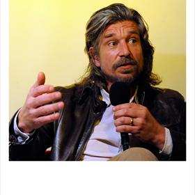 Karl Ove Knausgard (auteur) - bedachtzaam als Athos uit &#39;De drie musketiers&#39;.