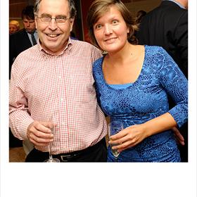 Wat.&#160; Doet. &#160;Die. &#160;Hand. Daar. Ruud Schets&#160;(staffunctionaris sociale zaken NUV), Fifi Schwarz (directeur Nieuws in de klas).