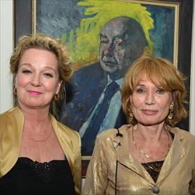 Marij Sloothaak (copywriter, storyteller), Annemarie Oster (actrice, columniste, auteur),&#160;met Albert van Dalsum door Kees Verweij.