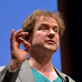 Multiple Choice: Frank Westerhof (journalist) legt&#160;boekhandelaars enkele mogelijk titels&#160;voor zijn boek voor.