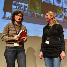 Cadeau voor Sonja van Dolron en&#160;Carolien Rip (Boekhandel Coelers, Rotterdam). Coelers heeft de meeste recenties geschreven voor http://www.libris.nl/boekenkast/boekenkast.cfm