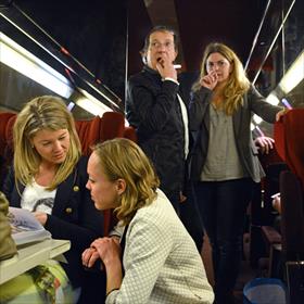 Sandra Ysbrandy (auteur kookboeken Carrera), Marieke Dijkman (redacteur Carrera), Alain Caron en Ruth Visser&#160;(staand).