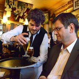 Une pression. Willem Verduin (rechten en &#160;salesmanager Dutch Media).