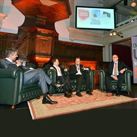 Nu even serieus: Joep Stassen interviewt auteurs&#160;Yousri Mandour, Steven Van Bellethem en Maurits Kreijveld.