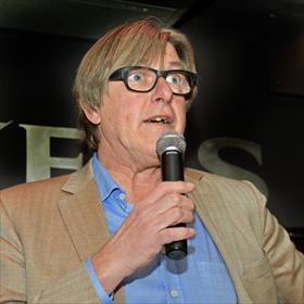 Fijn! Zoveel mooie vrouwen!&#160;Bert van der Veer, auteur van de biografie La Paay.