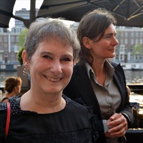 Trees Nelissen (boekhandel Van de Ven, Soest), Mirjam Slijkerman (partner Caroline Damwijk).