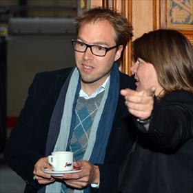 Bart Bulsing (category manager books, ECI.nl&#160;) wordt meteen doorgestuurd naar het buffet.