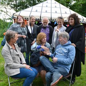 Achter: Nathalie Scheffer (De Kleine Prins, Weesp), Janneke van der Esch (De Giraf, Dordrecht), Jos Walta, Corina ten Hoor, Marianne van Eeuwijk (De Boekenberg, Eindhoven). Voor: Wilma Verhoeven (De Giraf, Dordrecht), Nicole Kleinen (De Kleine Tovenaar, Roermond), Daniel Albering.