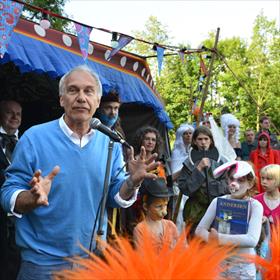 .... een uitgever. Jean Christophe Boele van Hensbroek (uitgever) over&#160;het sprookje Lemniscaat.