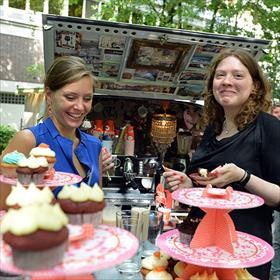 En nu naar de tuin. Laura Starreveld (PR Anthos Literaire Thrillers), Jennifer Boomkamp (redacteur Ambo /Anthos)