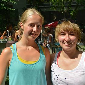 Nadieh Kikstra (Leeuwarden, Friesland) en Lotte van den Berg (Peize, Drenthe).