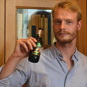 Het gaat helemaal goedkomen met De Bezige Bij en&#160;de digitaliteit. Daar zorgt Simon Dikker Hupkes (coördinator digitaal) voor.