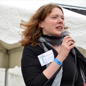 Perfect pitch -&#160;Voorzitter Elspeet Conferenties Jennifer Boomkamp (Ambo|Anthos) treft als altijd de juiste toon.