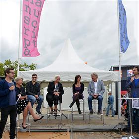 Nominado&#39;s op een rijtje: Veronie Snijder (boekhandel Kramer), Bart Van Aken (Paard van Troje), José Ferdinandus (Het Leesteken), Marischka Verbeek (Savannah Bay), Cor Wiersma (Boekhandel Los).