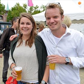 Anna Noorda (redacteur uitgeverij Bertram + De Leeuw), Casper Luckerhof (stagiaire Prometheus).