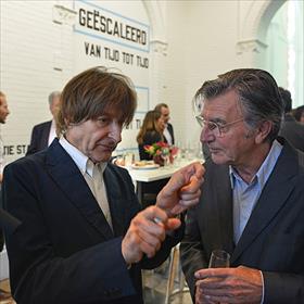 Zonder handen kun je niet praten. Wim T. Schippers, Jeroen Henneman (kunstenaars).