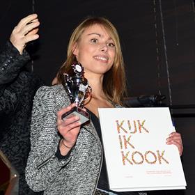 Lise Weuts (grafisch vormgever en maker van&#160; &#39;Kijk ik kook!. Kookboek voor mensen met een verstandelijke beperking&#39;).