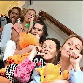 Tijdens afwezigheid Cees heeft de rest van Gottmer Uitgevers Groep zich vermaakt met het maken van een aardig filmpje: boekblad-kijkt/boekblad-kijkt-groot/lipdub-voor-cees-van-wijk.222568.lynkx