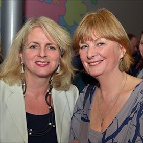 &#39;Jazeker, wij kennen Cees uit besturen.&#39; Geneviève Waldmann (directeur-uitgever Luitingh-Sijthoff), Hanca Leppink (v/h directeur-uitgever Luitingh-Sijthoff).