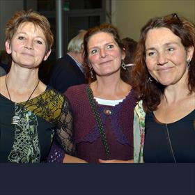 Actrices in burger: Monique Boerema (productie Gottmer), Nicole de Cock (illustrator, prentenboekenmaker), Janneke Blankevoort (redacteur Gottmer).