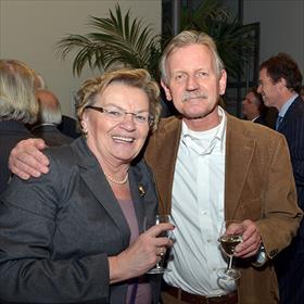 Ineke Edzes (oud-secretaris GAU), Rob Lückerhoff&#160; (oud-secretaris GAU). &#39;Ik heb Rob ingewerkt als mijn opvolger. Tussen de borstvoedingen door -&#160;inderdaad, van mijn baby.&#39;
